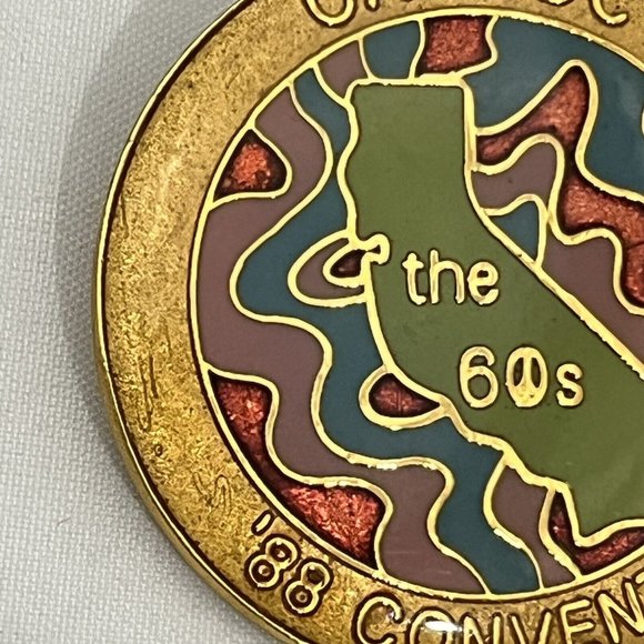 CA4WDC California Four Wheel Drive Association 1988 Convention Pin 60’s Theme - Picture 6 of 13